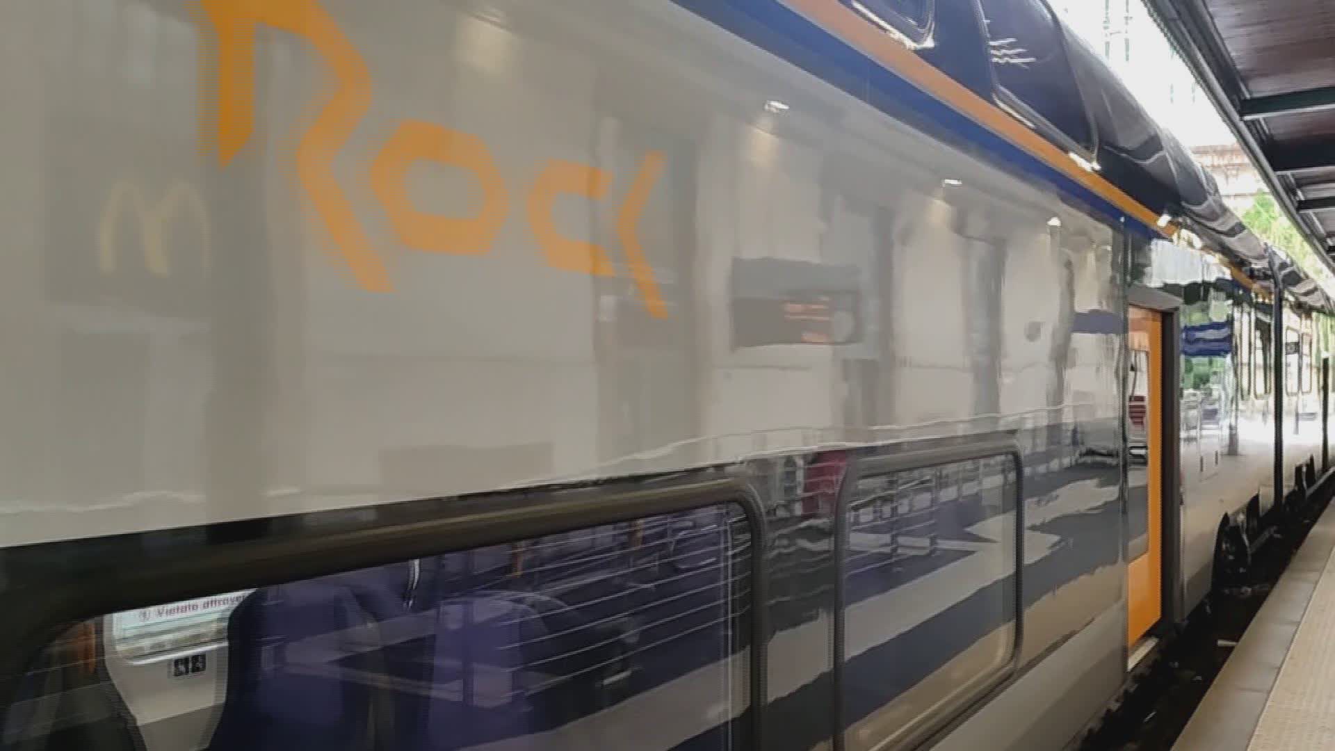 Liguria Trasporti Consegnati Due Nuovi Treni Rock Da Trenitalia