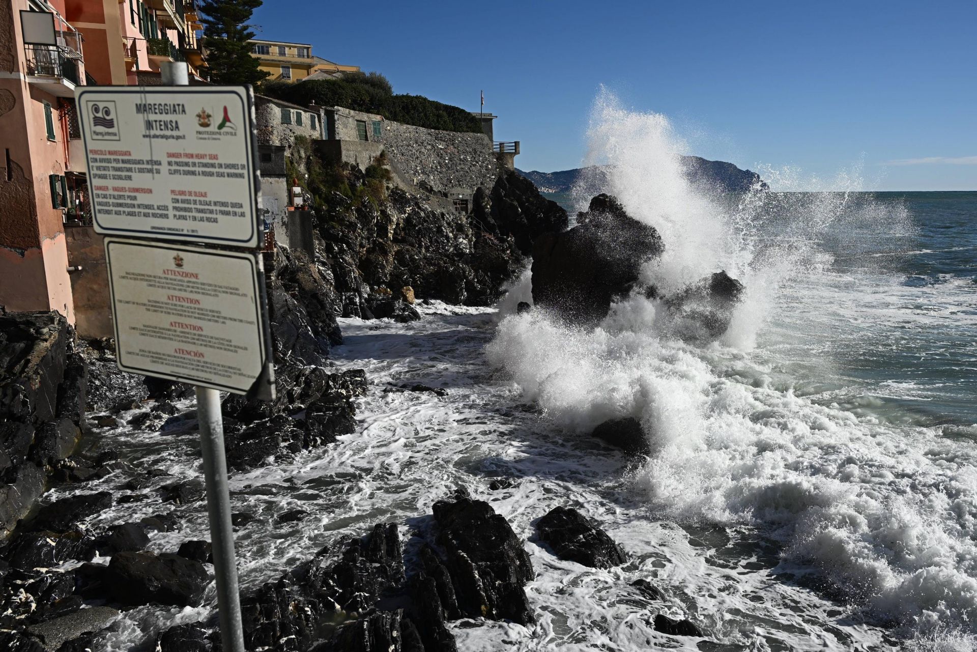 Vento A Oltre Kmh Raffica Di Interventi Dei Vigili Del Fuoco In