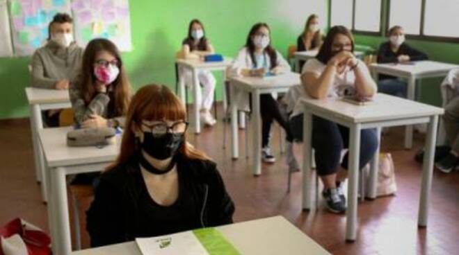 Acerra: "Scuole superiori pronte a riaprire la prossima settimana in Liguria"