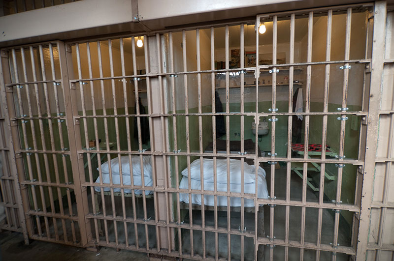 Chiavari, paura in carcere: detenuto tenta di tagliarsi la gola, salvato