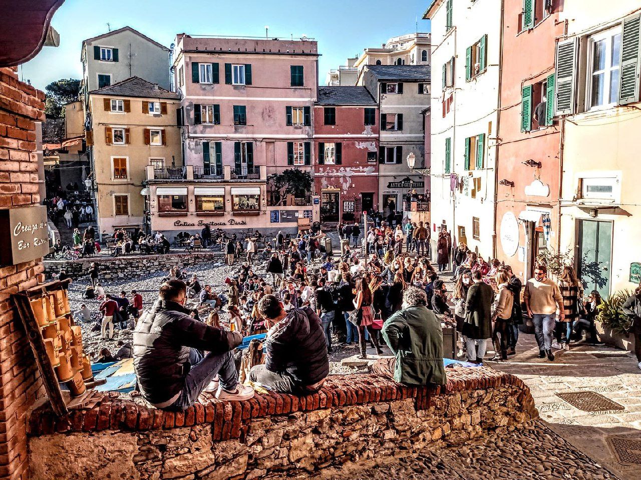Genova, 57 sanzioni in un giorno. Bucci: "Troppi assembramenti, è un problema"