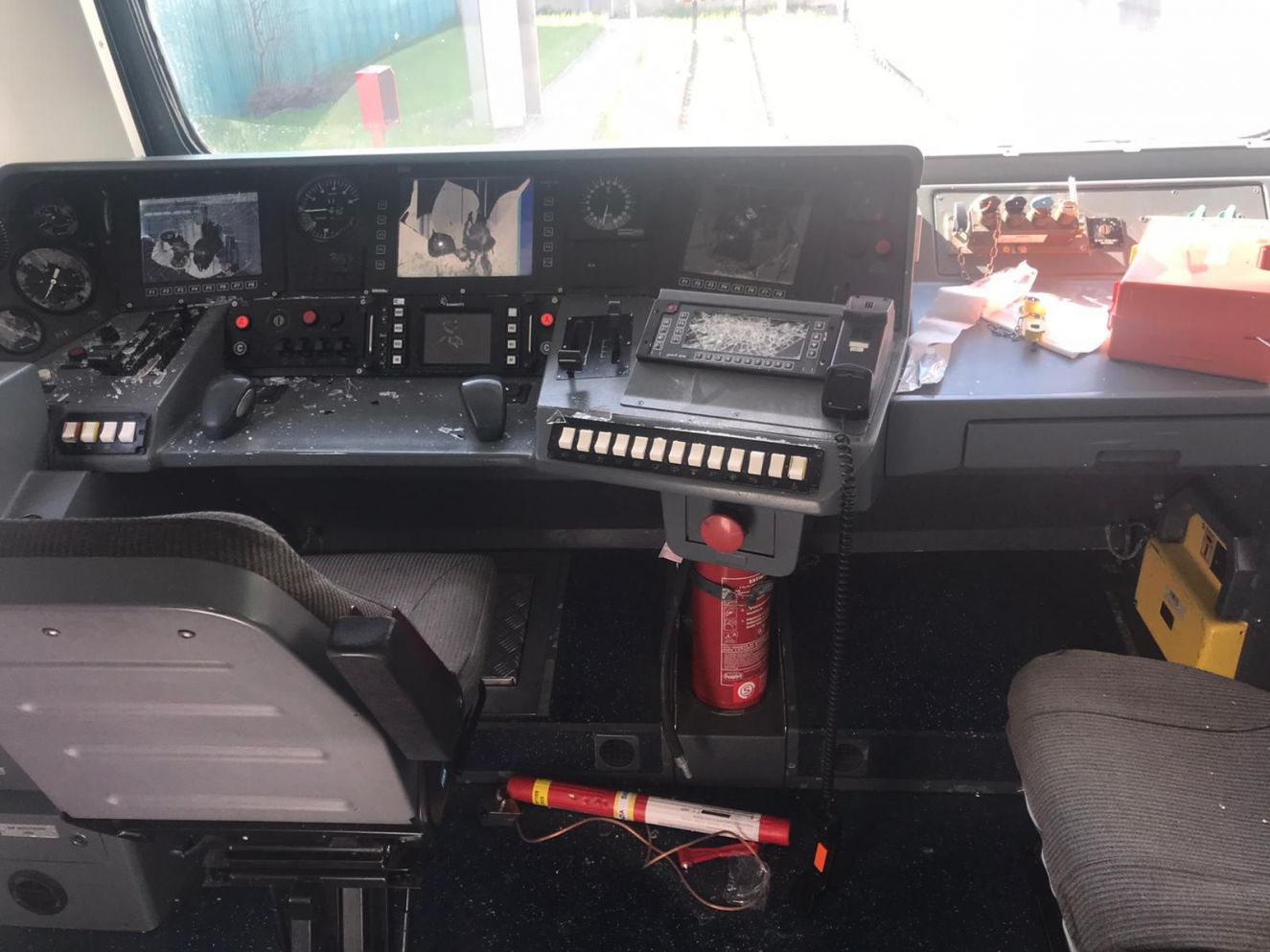 Como, tre convogli Trenord distrutti dai vandali: 100mila euro di danni