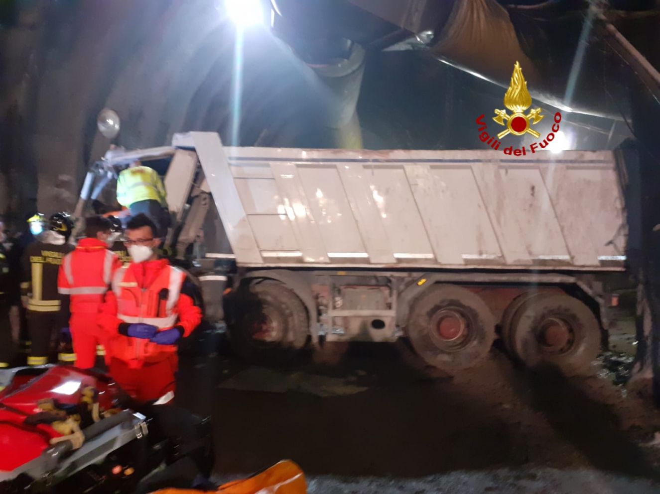 Terzo Valico, camion si schianta in galleria: ferito gravemente l'autista