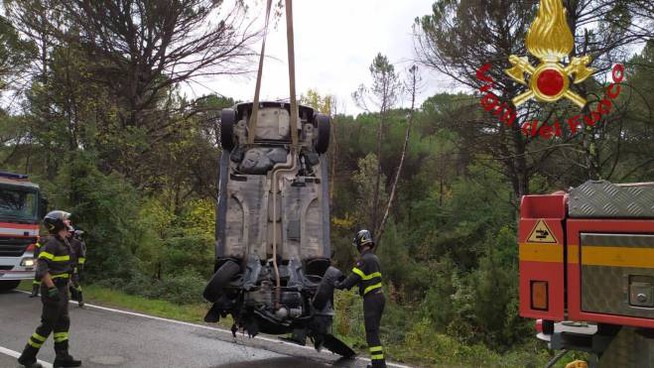 Camporosso, auto finisce nella scarpata di notte: 5 multe per violazione del dpcm