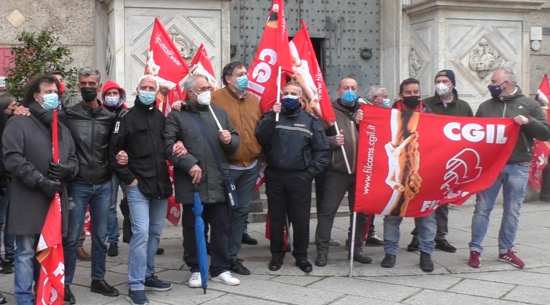 Genova, presidio di guardie giurate e operatori fiduciari fuori dalla Prefettura