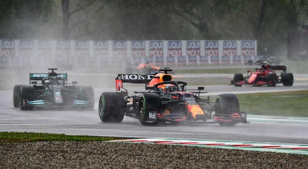 Formula 1, a Imola trionfa Max Verstappen. Ferrari in netta crescita