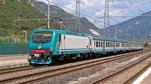 Le associazioni di consumatori chiedono più treni per salvare la stagione