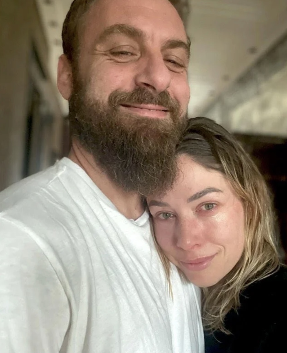 Sarah Felberbaum piange sui social: dopo 37 giorni riabbraccia De Rossi