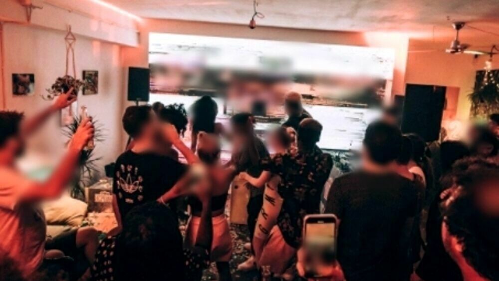 La Spezia, festeggiano il compleanno in B&B e lanciano oggetti in strada: 16 giovani multati