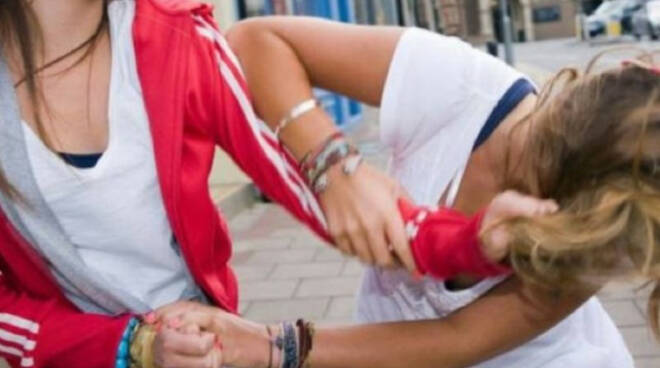 Bullismo tra ragazze a Sestri Ponente: due giovani di 14 e 17 anni denunciate