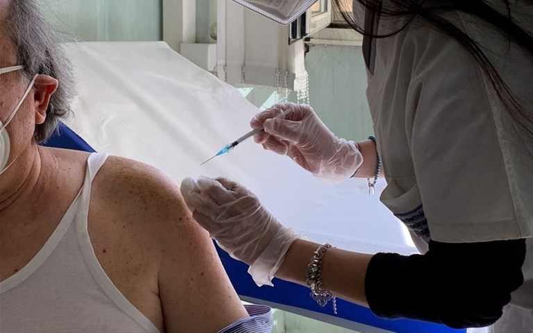 Imperia, gli over60 hanno paura del vaccino: prenotati solo il 50%
