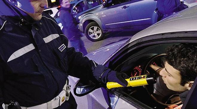 Genova, 9 ubriachi alla guida fermati in una sola serata: patente ritirata per tutti