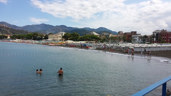 Sestri Levante, divieto di balneazione ritirato nella Baia delle Favole