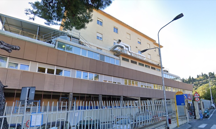 Imperia, operata di una rara torsione ovarica al quinto mese di gravidanza