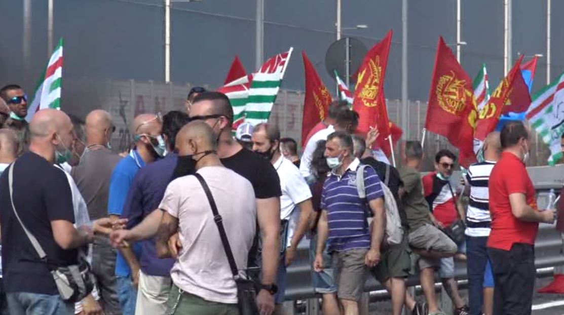 Sciopero ex-Ilva, i sindacati ricevuti in prefettura: "Lo sciopero prosegue"