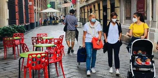 Da oggi via le mascherine all'aperto: ecco dove è possibile toglierla