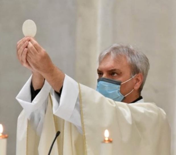 "Sei no-vax? Non leggi e non canti a Messa": da Genova l'iniziativa di don Moretti