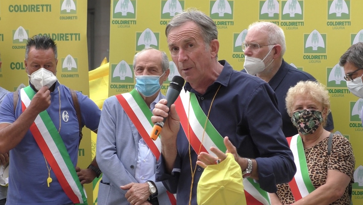 #Bastacinghiali, i sindaci in piazza: "Una battaglia bipartisan"
