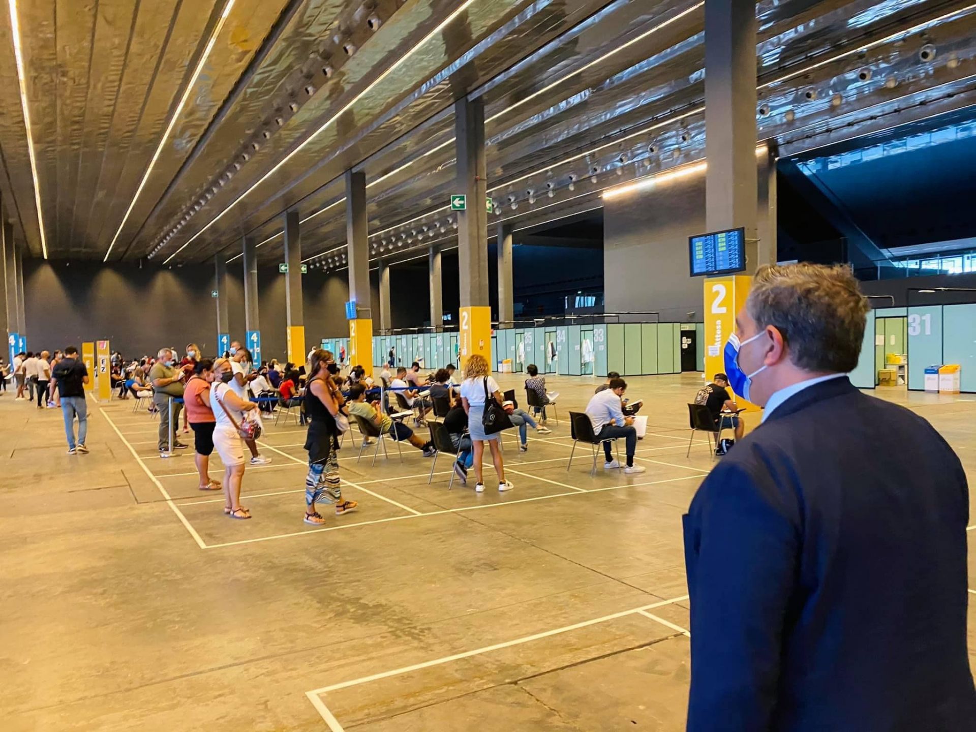 Liguria, altre tre 'open night' per i vaccini: in fila anche per le seconde dosi