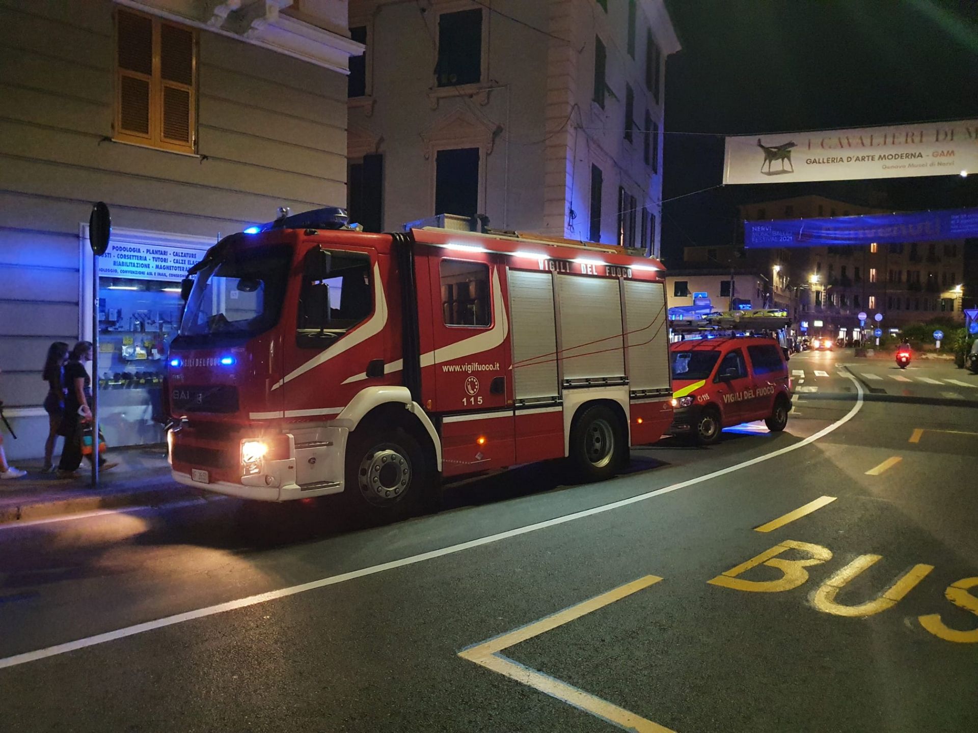 Nervi, incendio in via Oberdan: appartamento completamente distrutto
