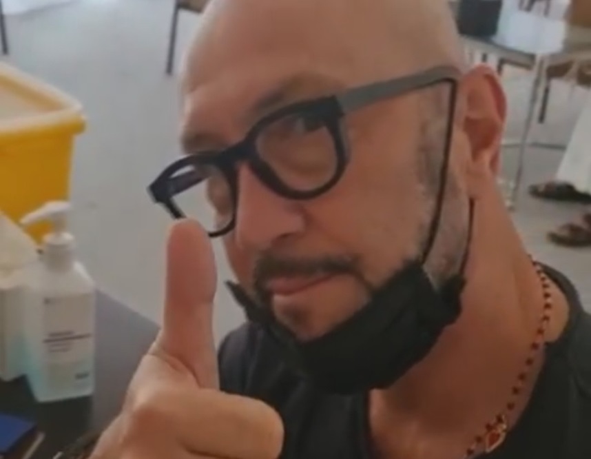 Walter Zenga si vaccina quattro volte: "Unico modo per stare in Italia"