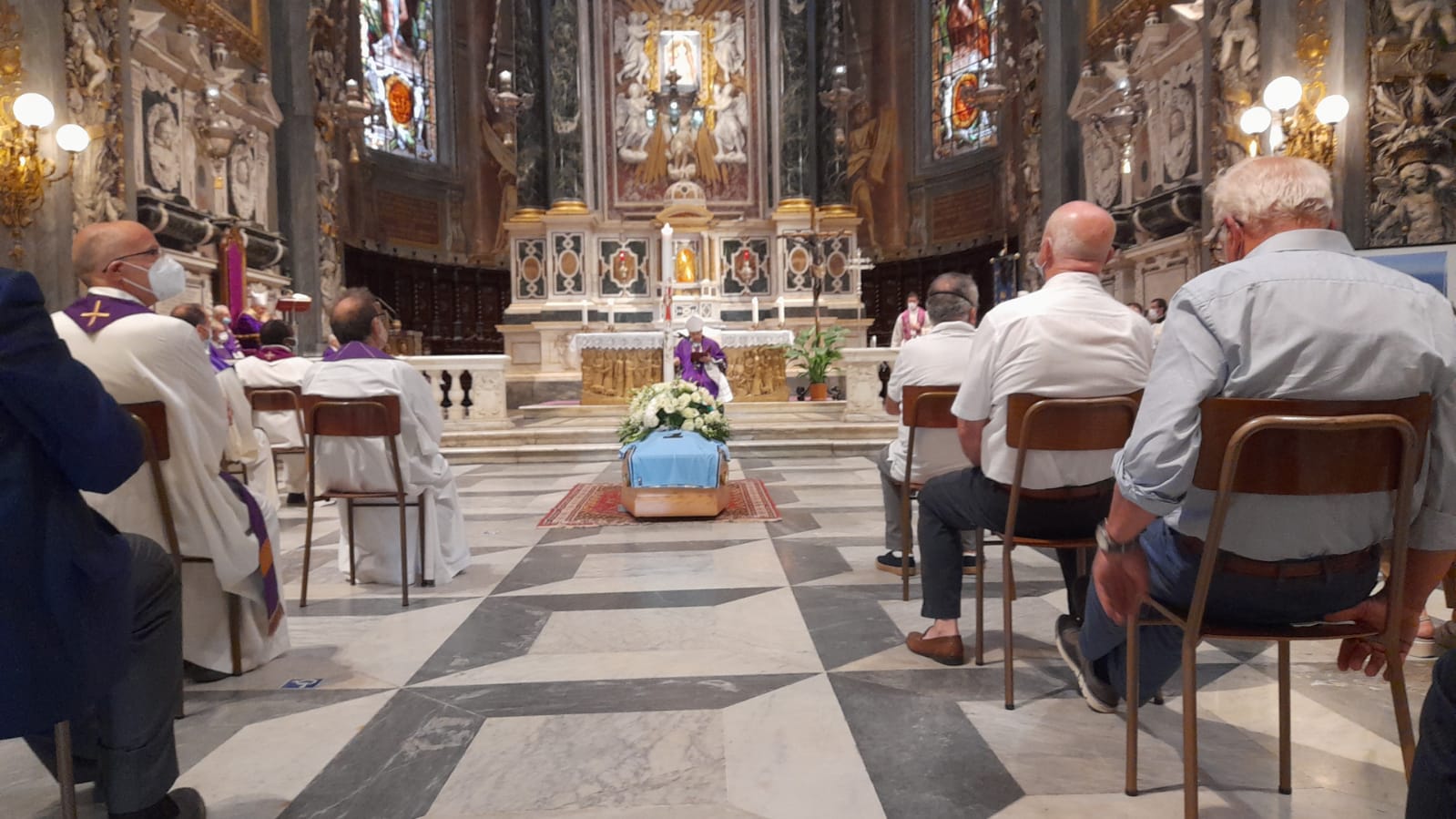 A Chiavari l'ultimo saluto a Marco Di Capua, il vescovo: "Grazie sindaco"