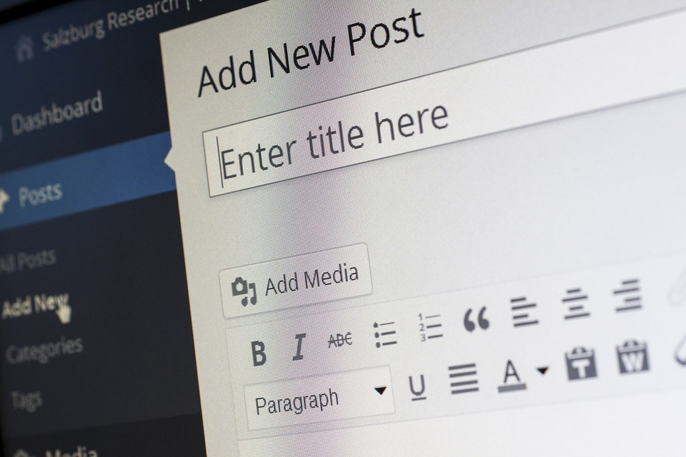 Tumori, troppe bufale sui social: una notizia su tre è falsa