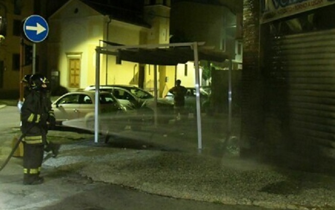 Taggia, brucia dehor di un bar: è il terzo caso in pochi giorni