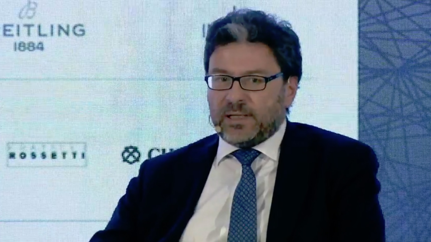 Giorgetti: "L'estensione del green pass per aumentare la libertà"