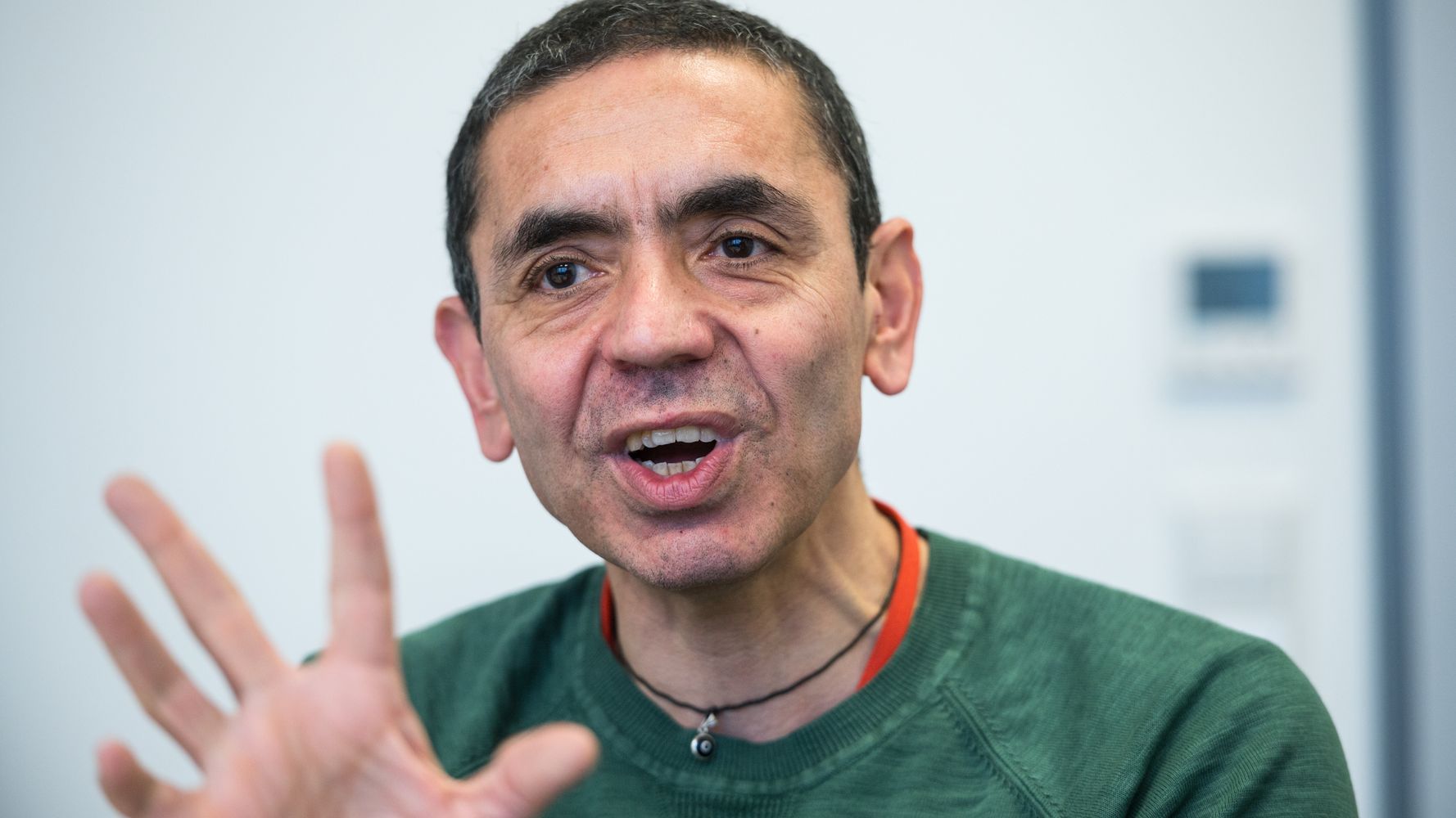 Covid, l'ad di BioNTech: "L'anno prossimo servirà aggiornare il vaccino"