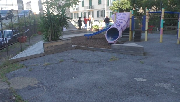 Dal riciclo delle scarpe da ginnastica rinascono i giardini Piero De Luca