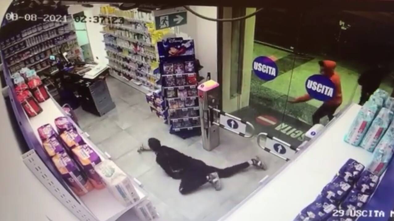Genova, fermata la banda dei furti in farmacia: arrestati due minorenni