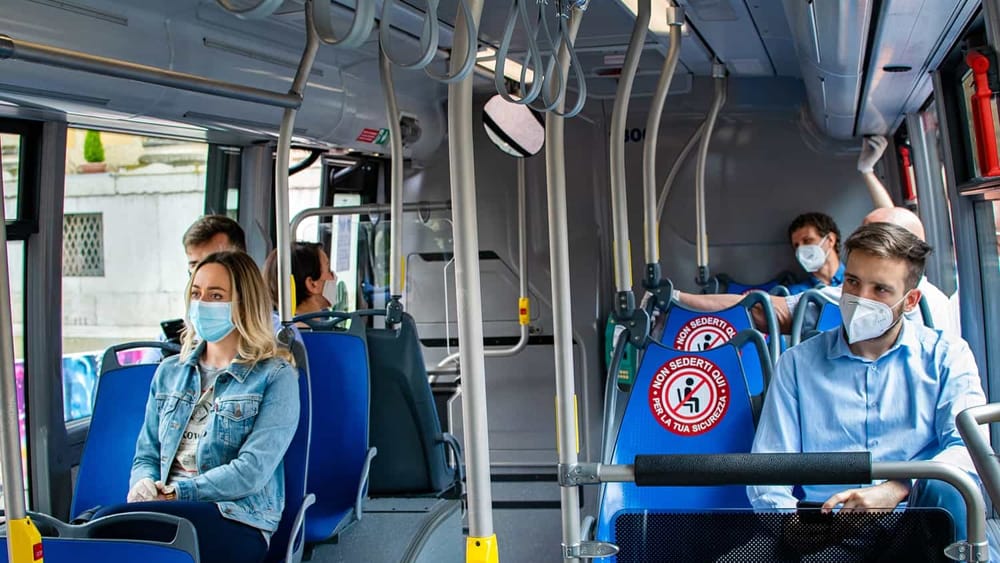 Covid, via alla stretta sui trasporti: dai bus ai treni, ecco le nuove regole