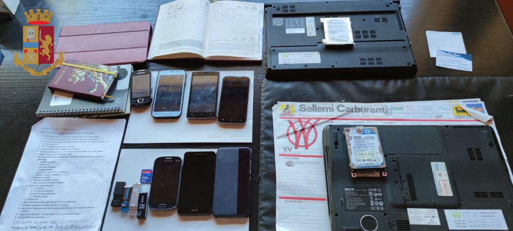 Organizzazione no vax come una setta: perquisizioni in corso