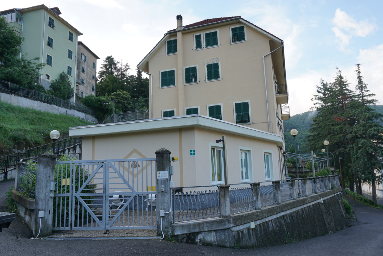 Covid, focolaio in casa di riposo a Masone: 25 positivi, avevano fatto la terza dose