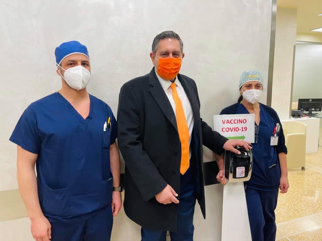 Covid Liguria, Toti: "Nuovo impulso alle vaccinazioni grazie al super green pass"