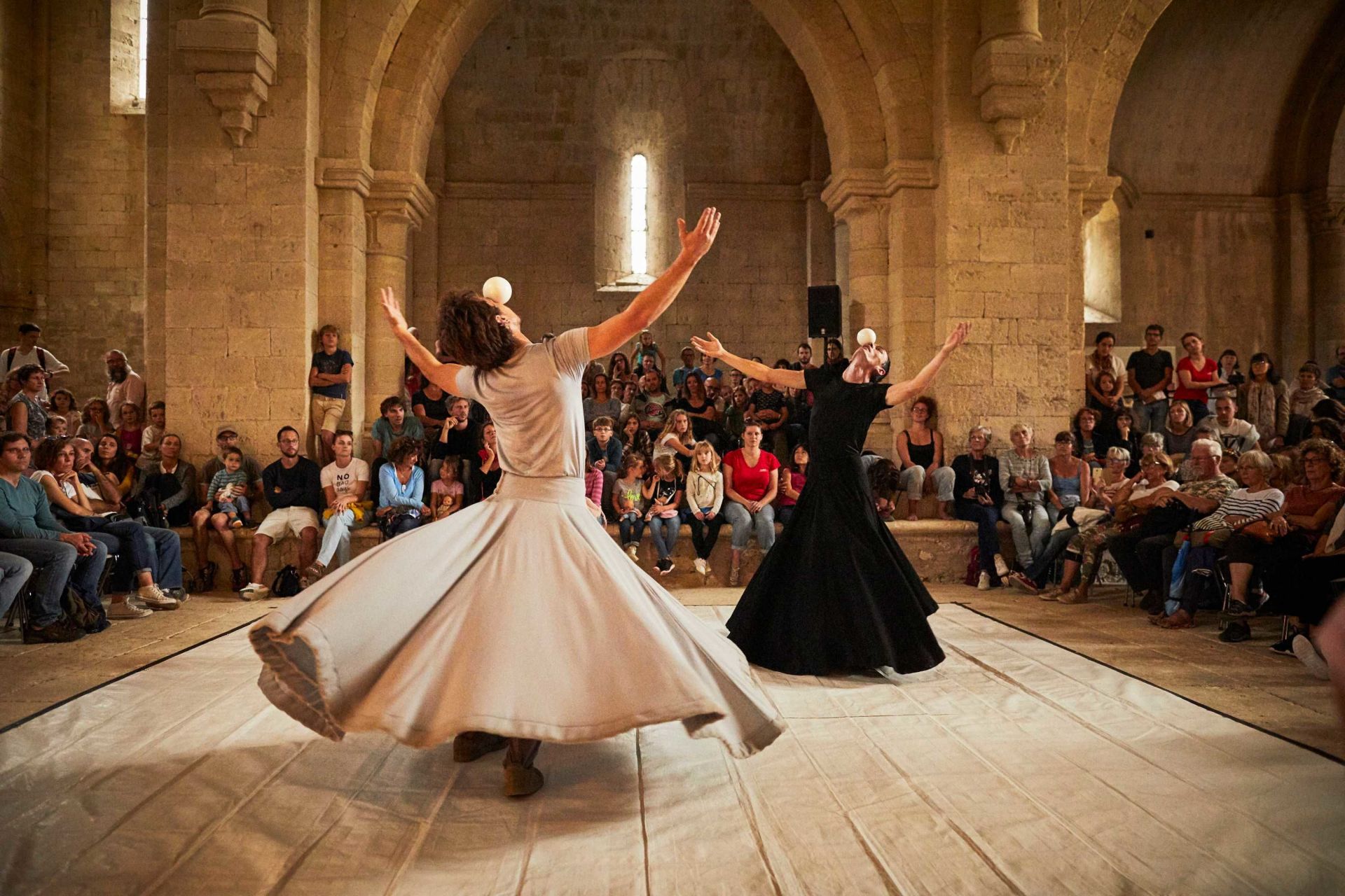 Genova, il circo teatro invade le strade della città con il Festival Circumnavigando