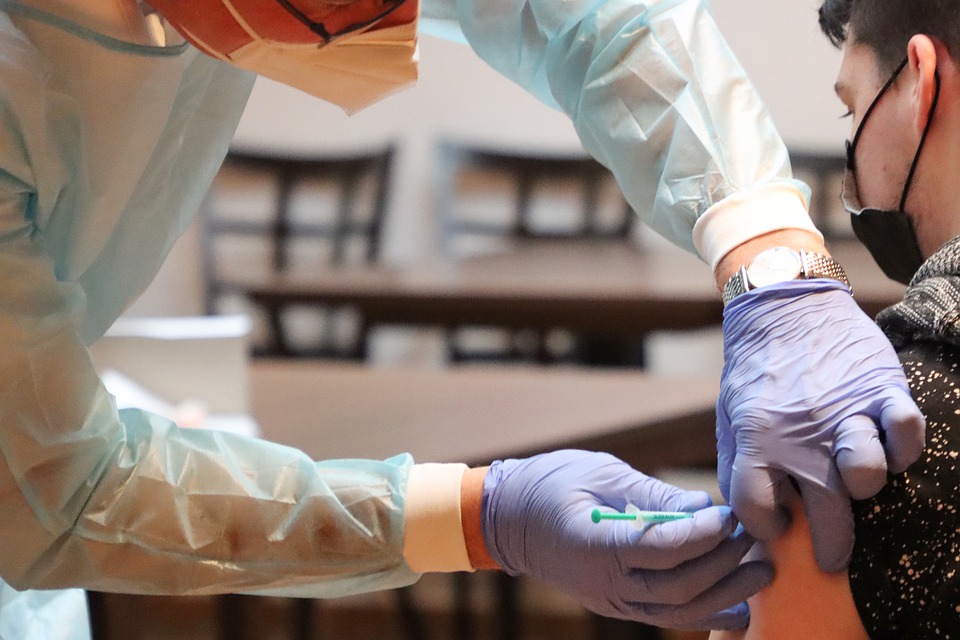 Vaccini anti-covid, in Liguria via alle prenotazioni per i bimbi tra 5 e 11 anni