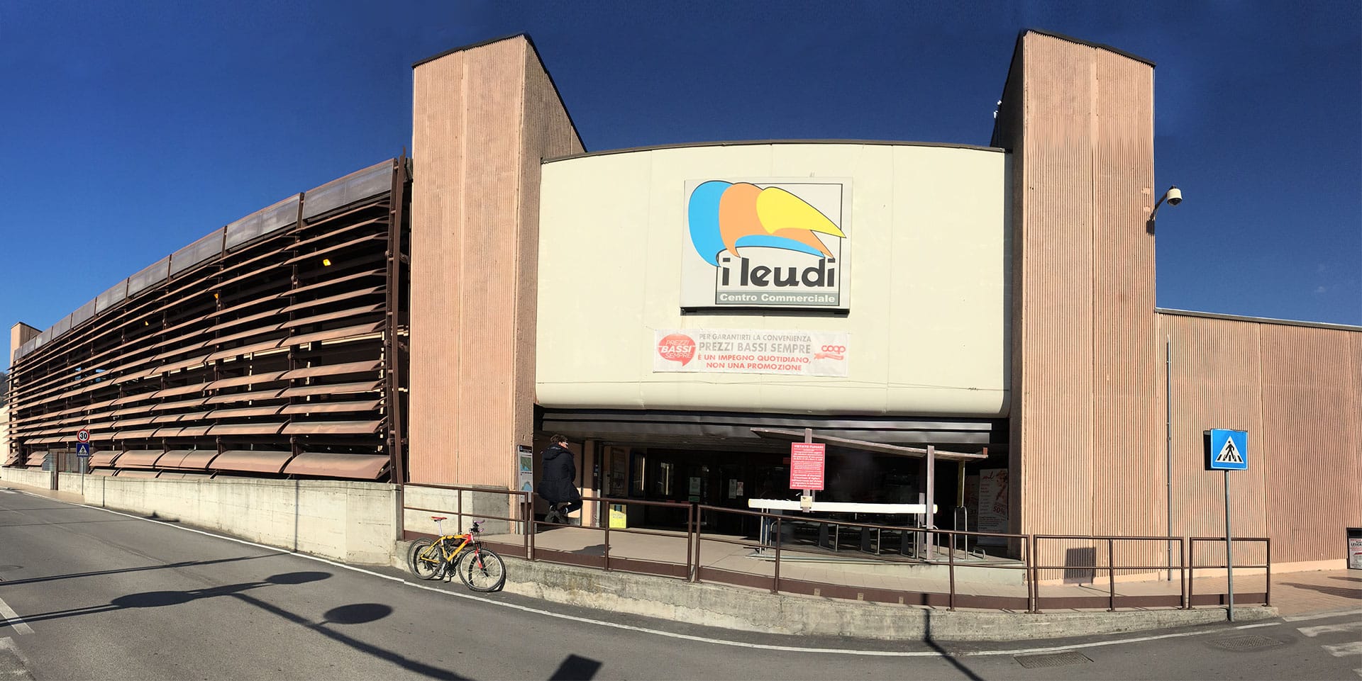 Carasco, tentato furto all'Ipercoop. Sventata una rapina di abiti 