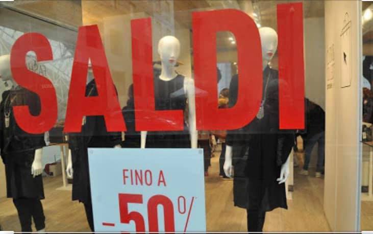 Genova, prima giornata di saldi: partenza al rallentatore