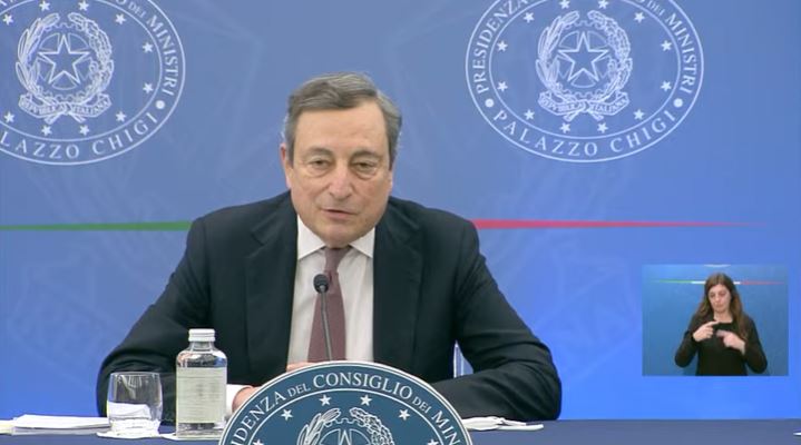 Roma, Draghi: "La scuola va protetta. Problemi nascono da troppi non vaccinati"