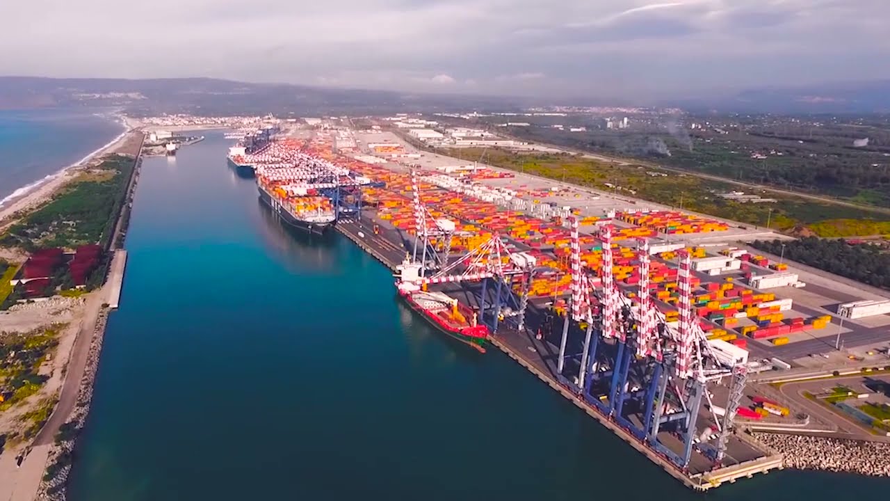 Porti, il record di Gioia Tauro: 15 navi attraccate in contemporanea