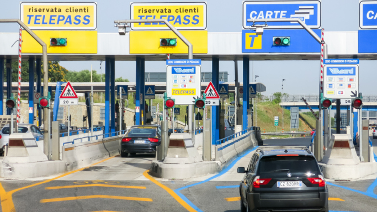 Autostrade, la Corte dei Conti blocca l'aumento dei pedaggi