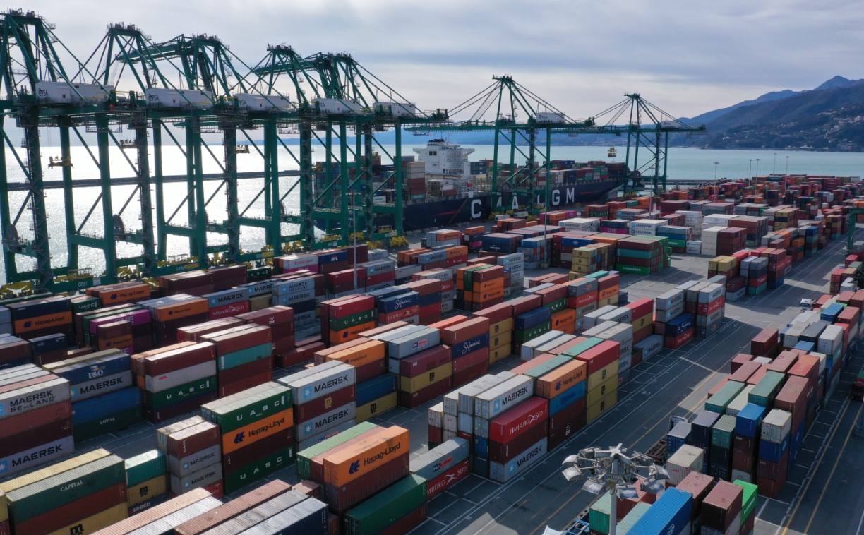 Genova, essiccatori elettrici contraffatti sequestrati al Porto di Prà