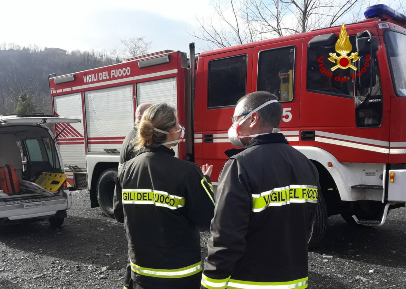 Recco, auto in bilico in una scarpata. Che paura per gli occupanti