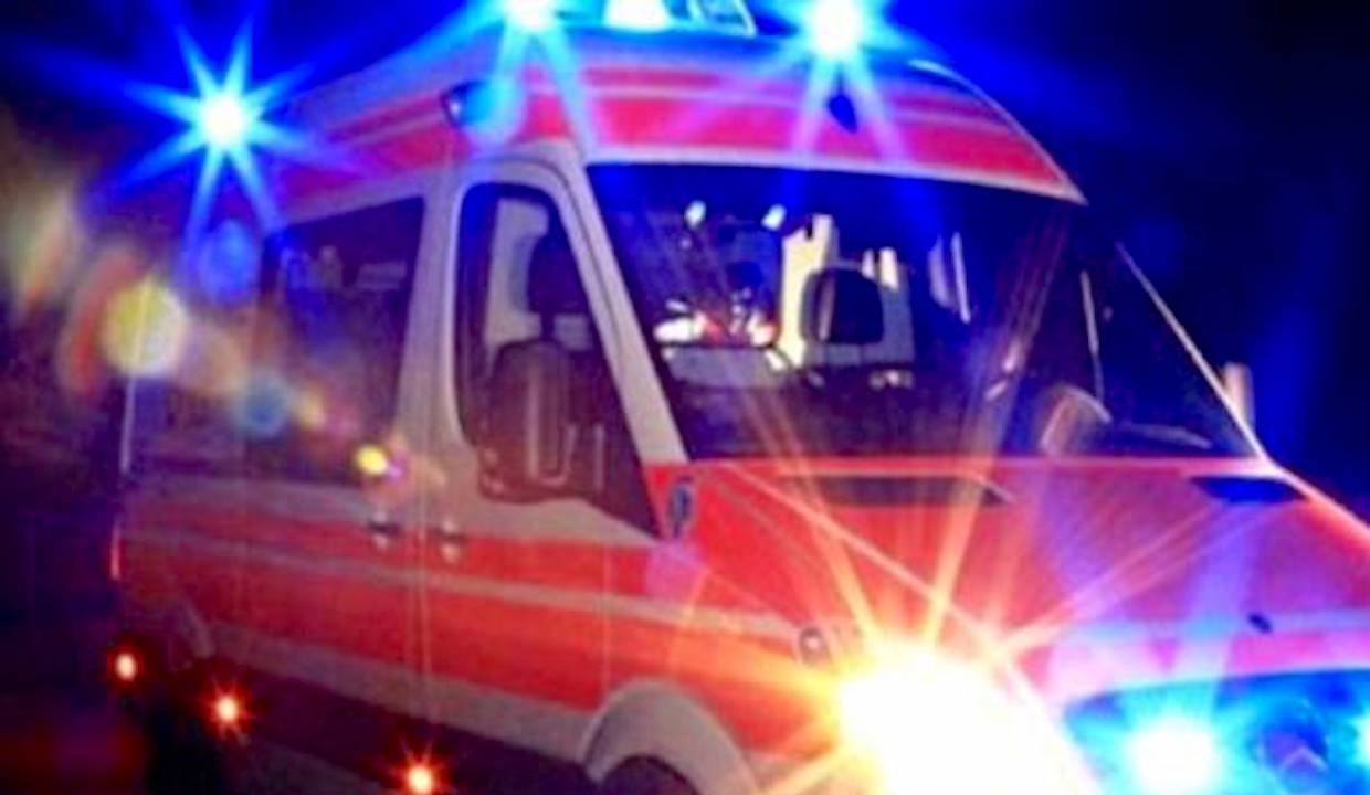 Genova, ennesimo incidente stradale. Pedone investito da una moto: è in rianimazione