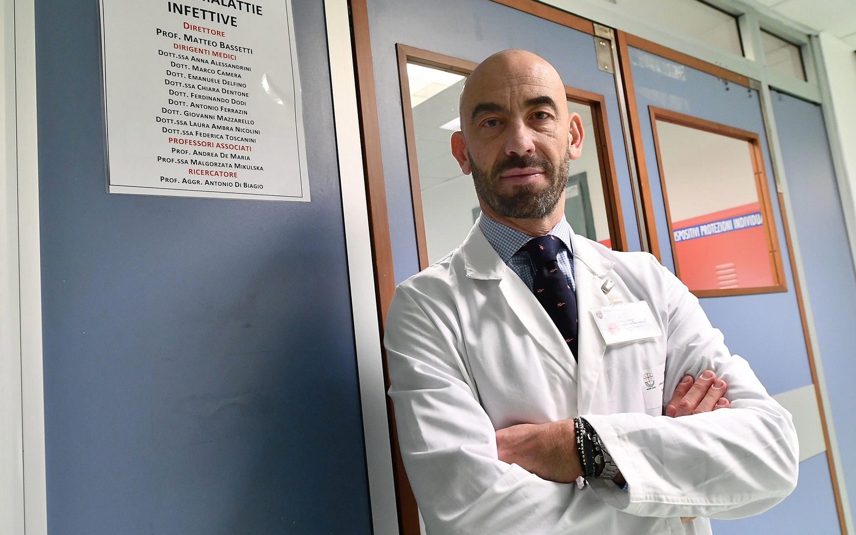 Bassetti: "Il Covid è scomparso solo dalle tv. Quarta dose per tutti? Aspettiamo settembre"
