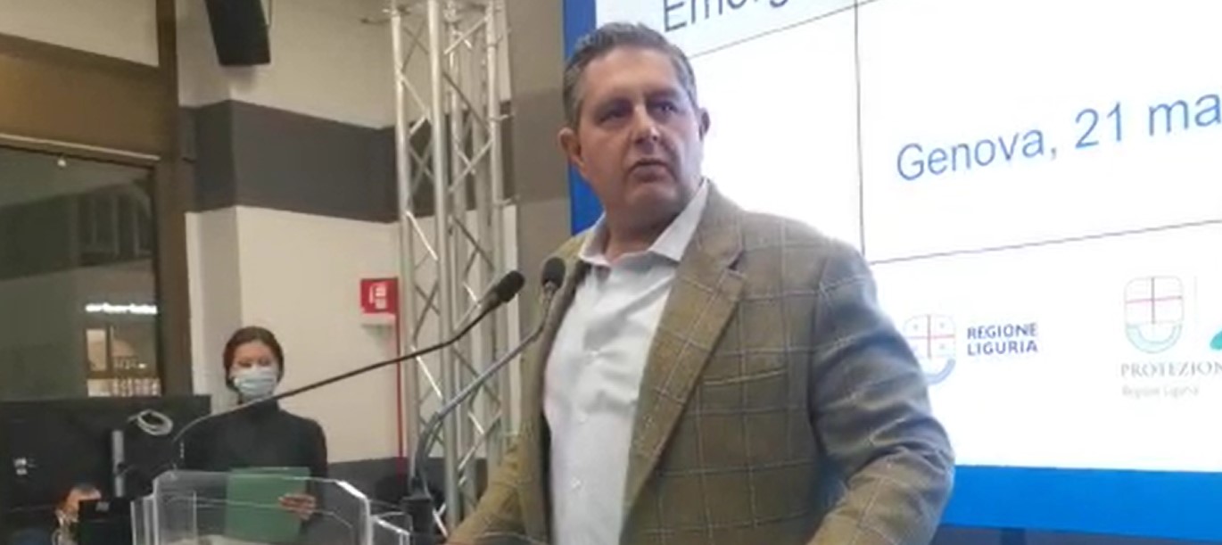 Emergenza profughi, Toti: "Alberghi per ospitarli e uno sportello unico per i documenti"