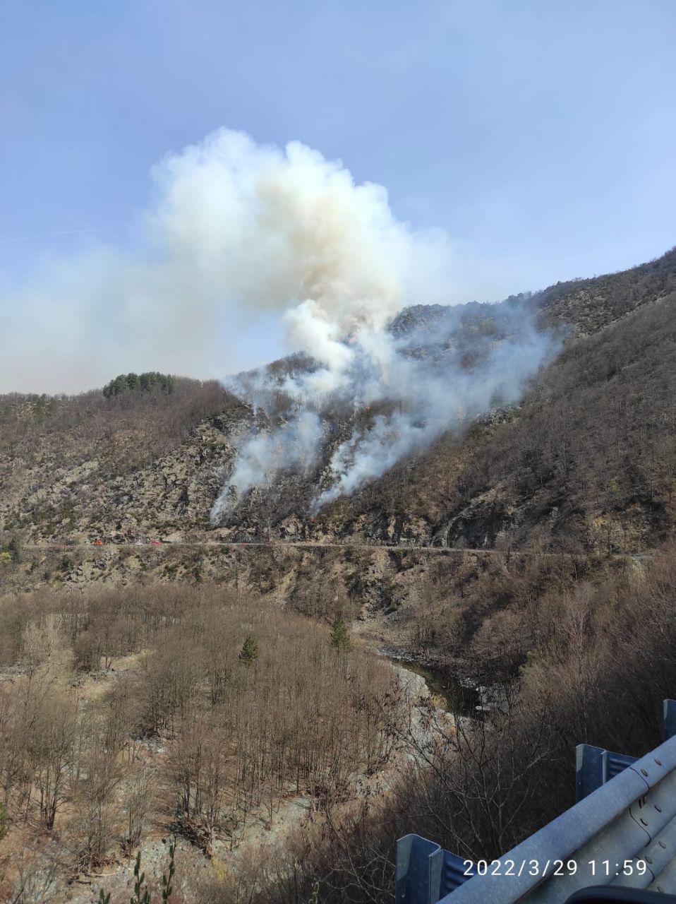 Liguria, ancora incendi. Stanotte al Cep, oggi a Urbe