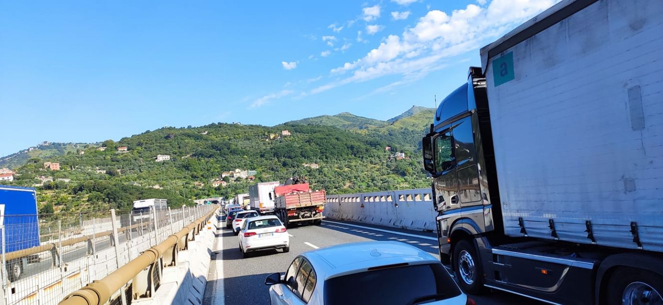Autostrade, veicolo in avaria. Sette chilometri di coda in A10 da Voltri a Varazze